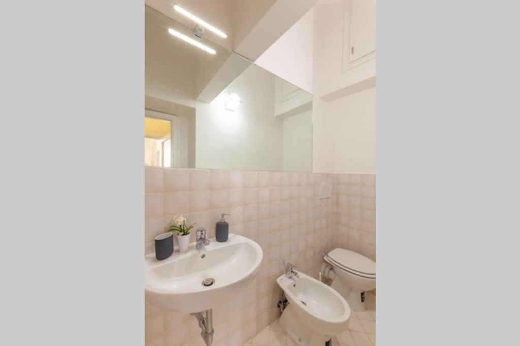 Santa Croce. Quiet, Large And Luminous Loft * Firenze