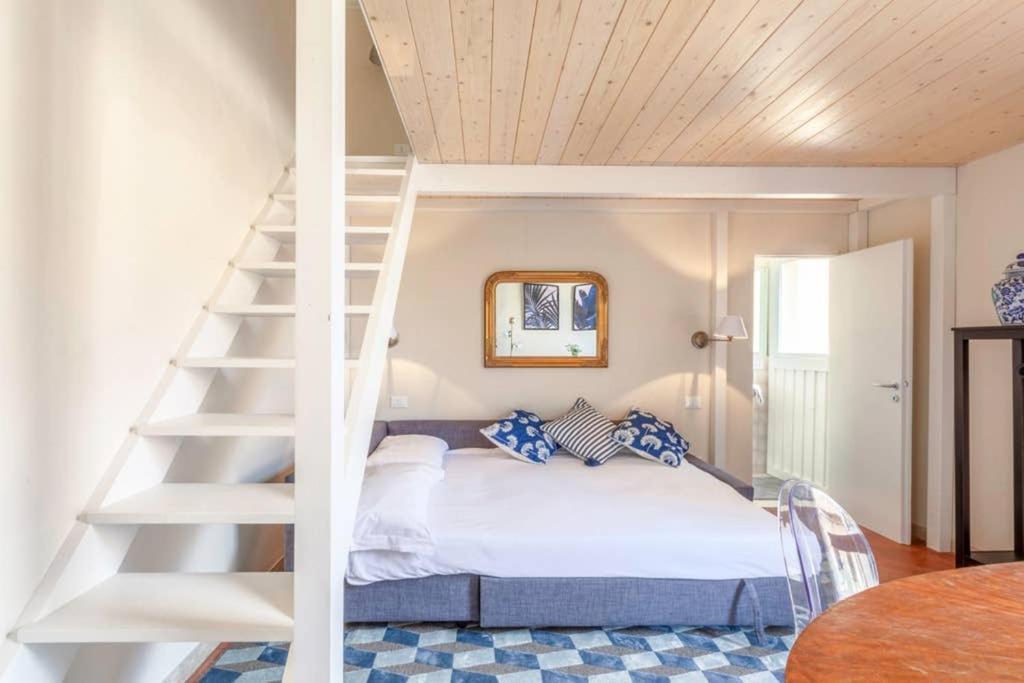 Appartamento Santa Croce. Quiet, Large And Luminous Loft *
