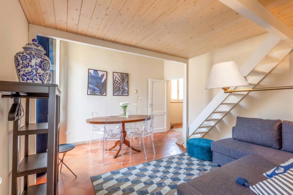 Appartamento Santa Croce. Quiet, Large And Luminous Loft *