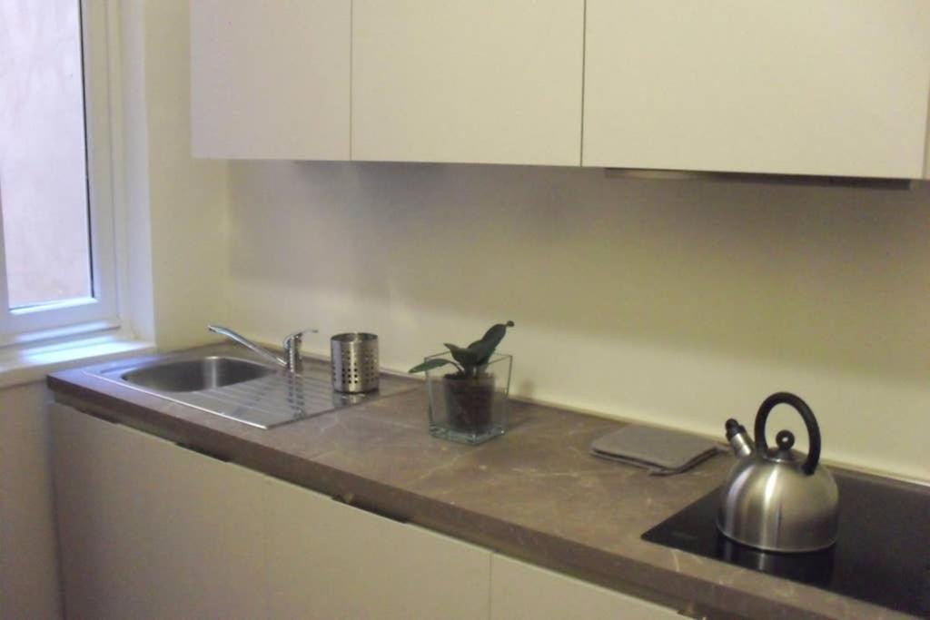 Santa Croce. Quiet, Large And Luminous Loft Appartamento